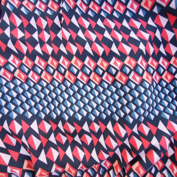 ⭐️2/$25⭐️Blouse Long Sleeve Elastic Waist Geometric Pattern - Picture 4 of 8